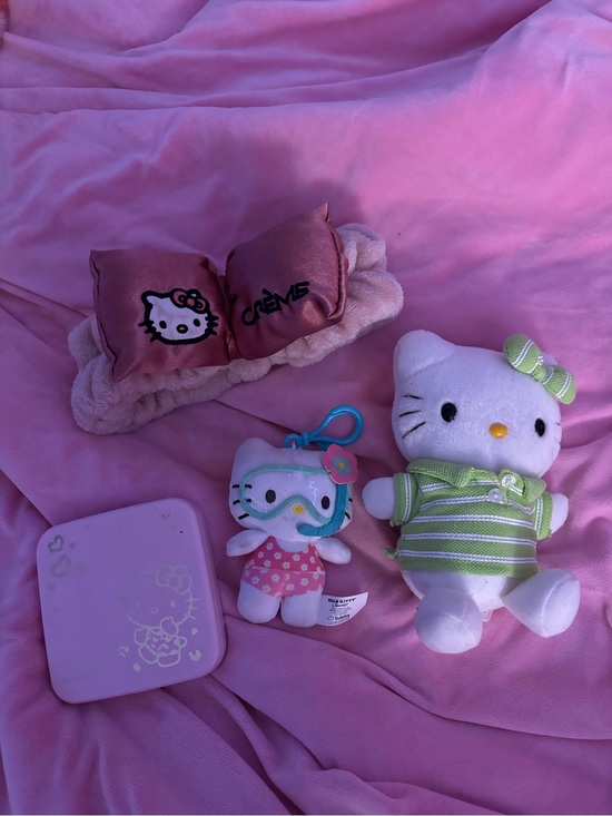 Hello Kitty Other - Hello Kitty bundle